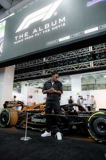 Myke Towers Vive la Formula 1 en Miami